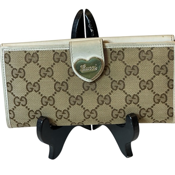 Gucci Cream Monogram Wallet with Heart Clasp - Picture 1 of 15